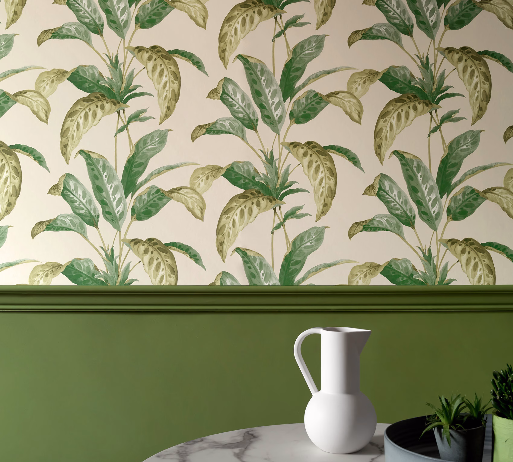 Обои Paint & Paper Library Botany Tropicane Chelsea Green II 0360TRCHELS фото в интерьере